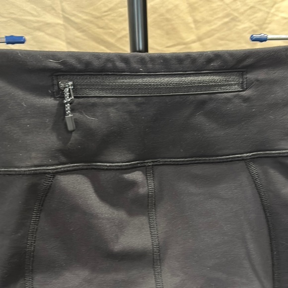 Lululemon Athletica Black Form-Fitting Cropped Leggings - Picture 4 of 6